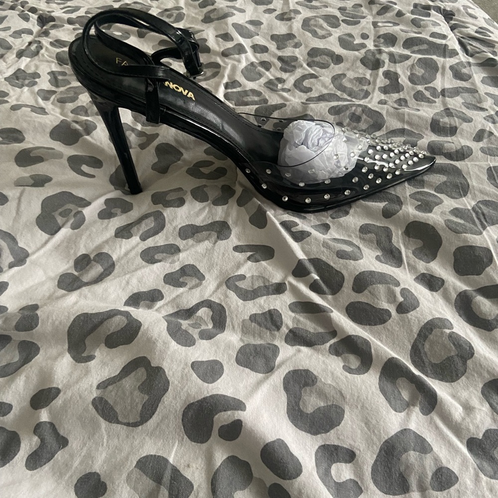 Transparent Rhinestone pump - Picture 7 of 9